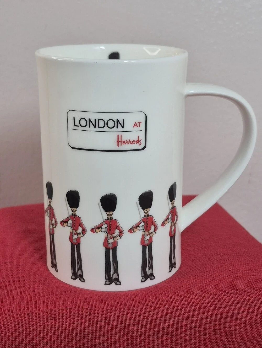 Vintage London at Harrods Queen's Guard Fine Bone China Coffee Mug 12 oz *Mint